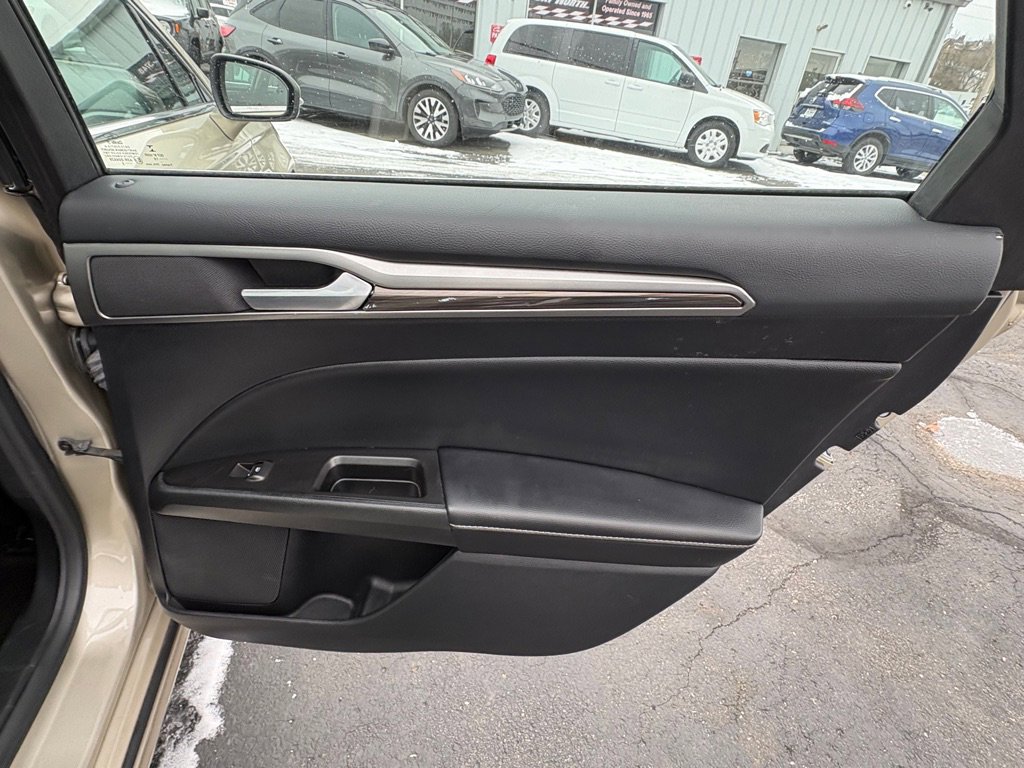 Used 2018 Ford Fusion SE w/ Equipment Group 602A image 13