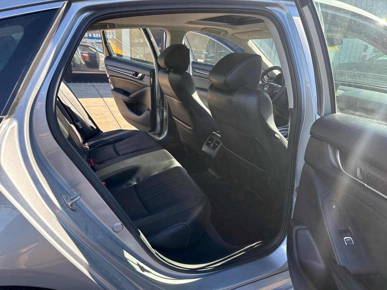 Used 2019 Honda Accord Touring image 12