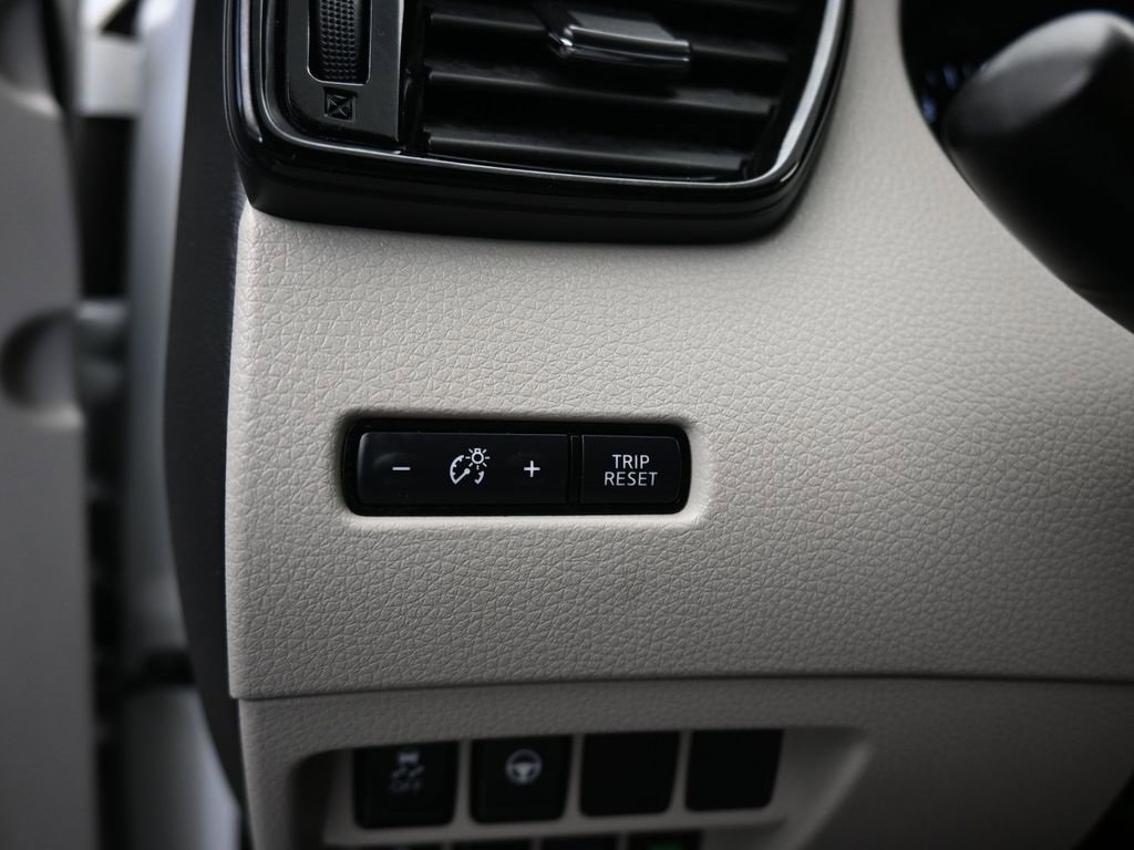 Used 2022 Nissan Rogue Sport SV w/ Technology Package image 23