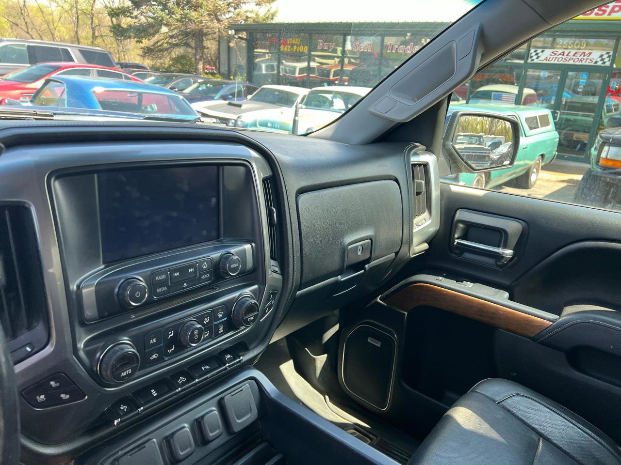 Used 2016 Chevrolet Silverado 1500 LTZ w/ Sport Package AWD/4WD image 10