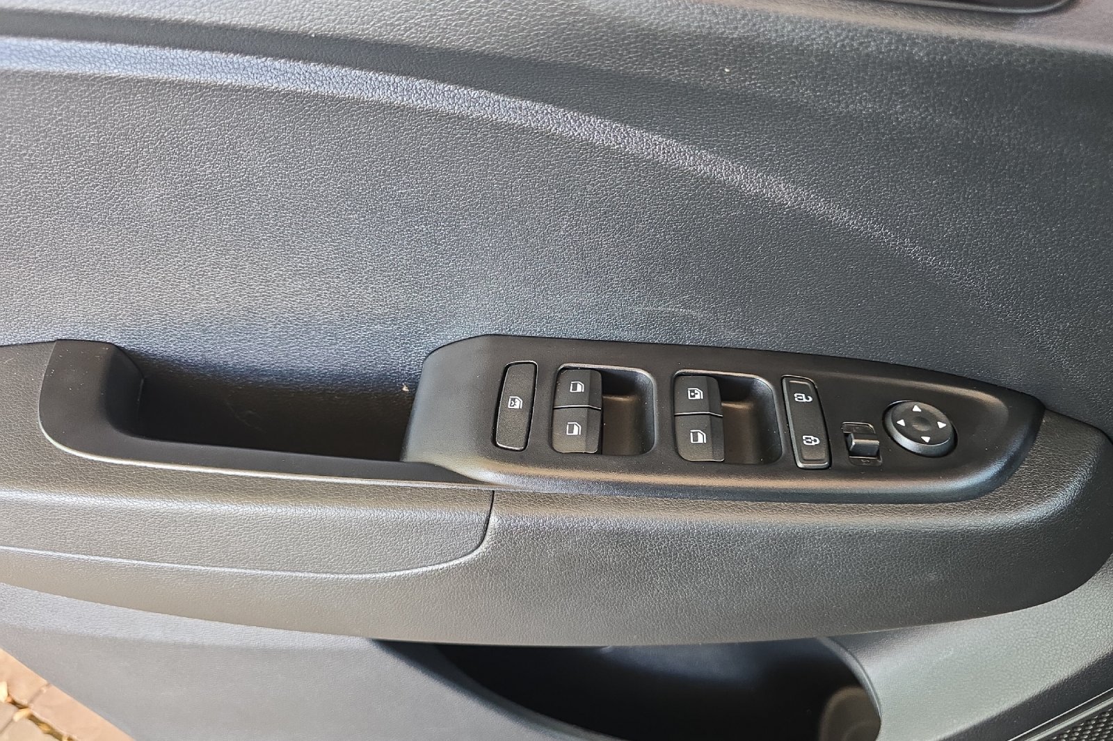 Used 2025 Hyundai Venue SEL FWD image 11