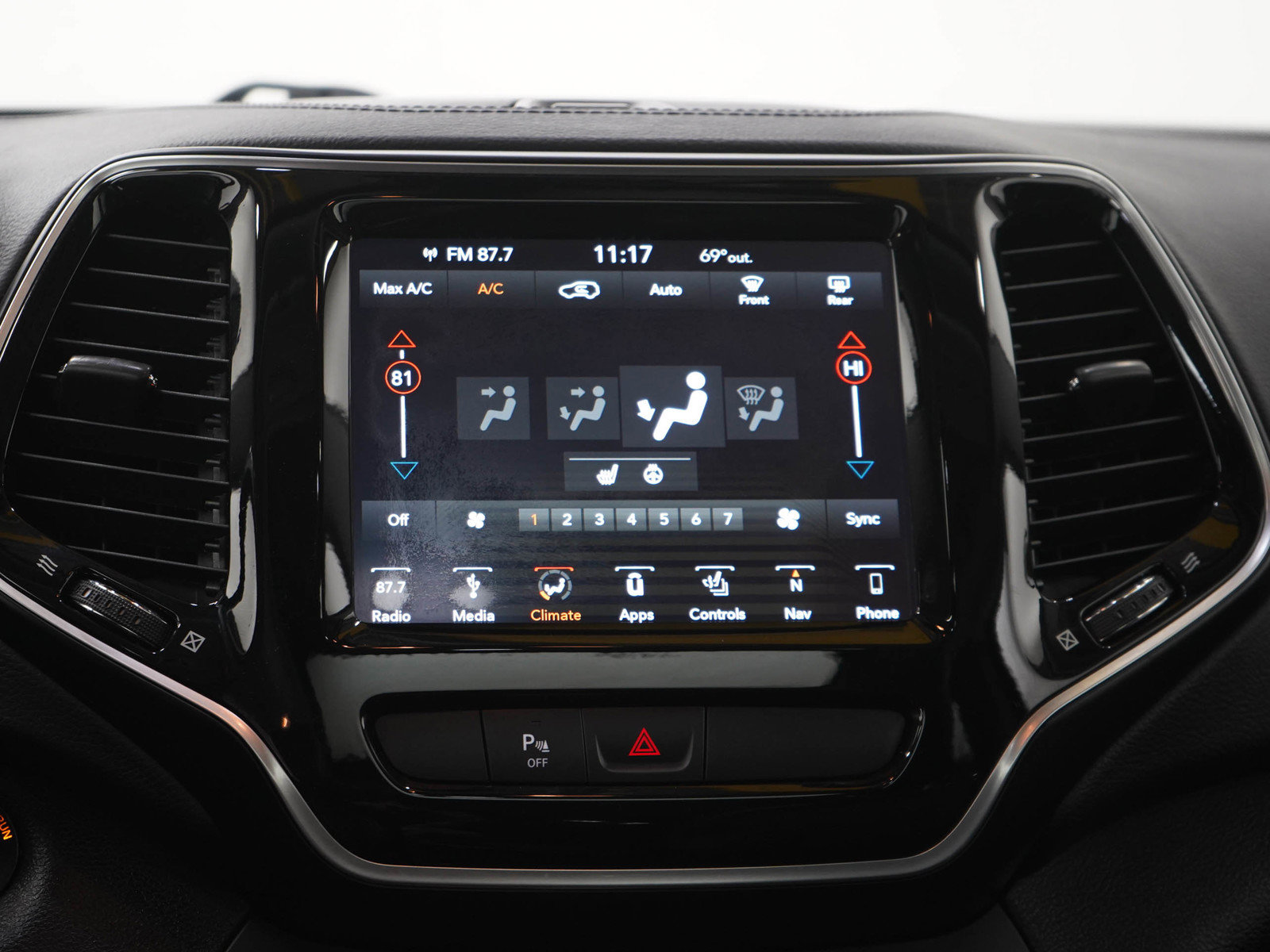 Used 2019 Jeep Cherokee Limited AWD/4WD image 18