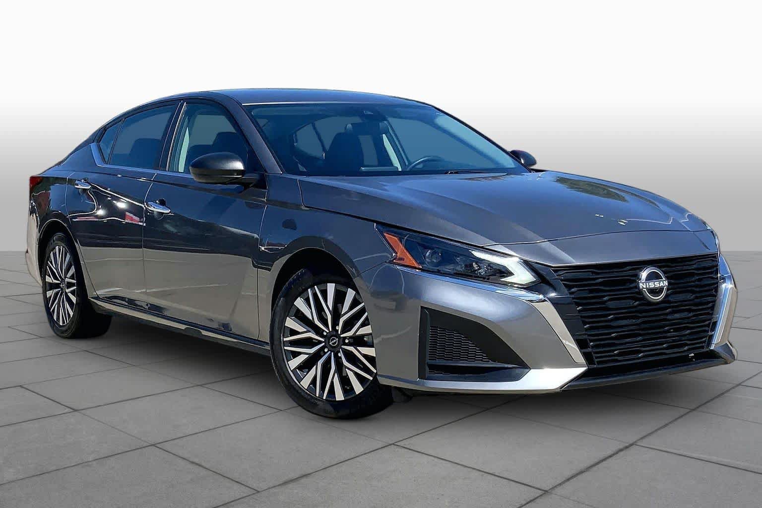 Used 2024 Nissan Altima 2.5 SV FWD image 3