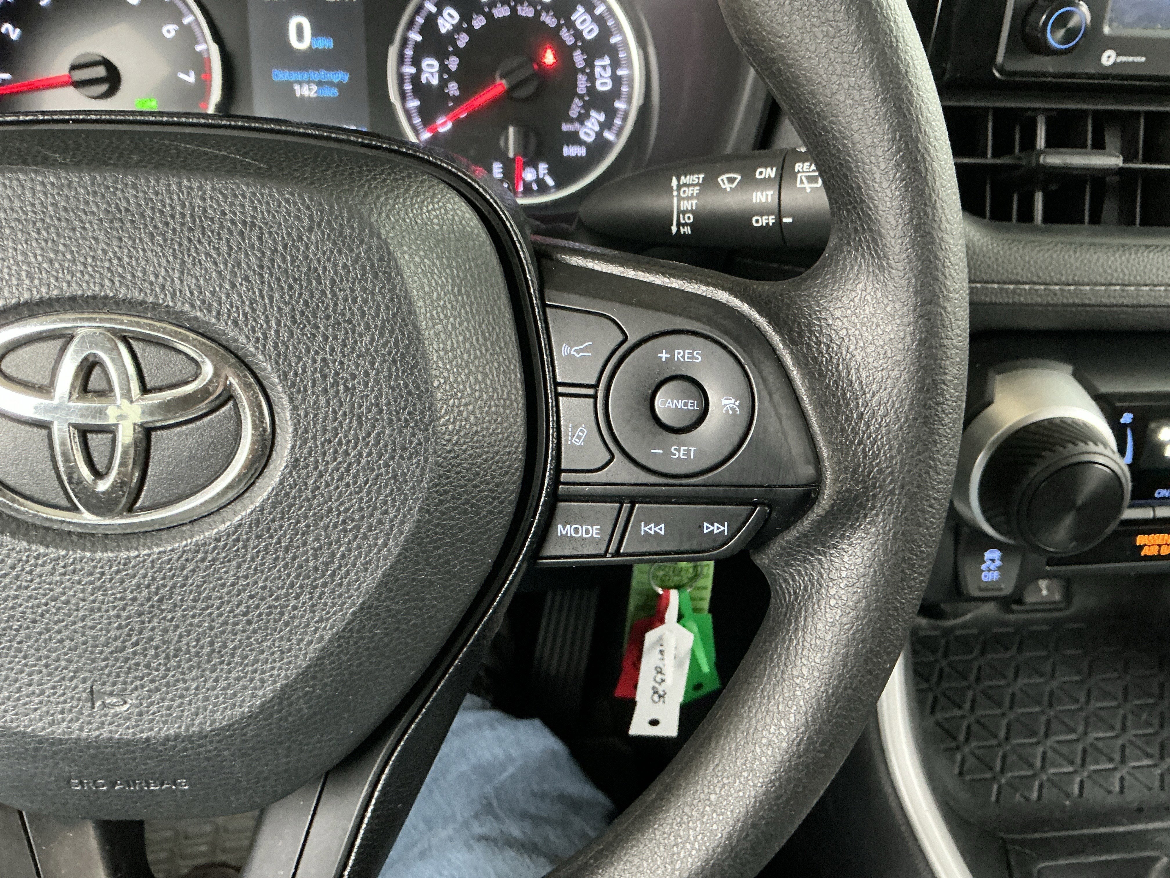 Used 2020 Toyota RAV4 LE image 13