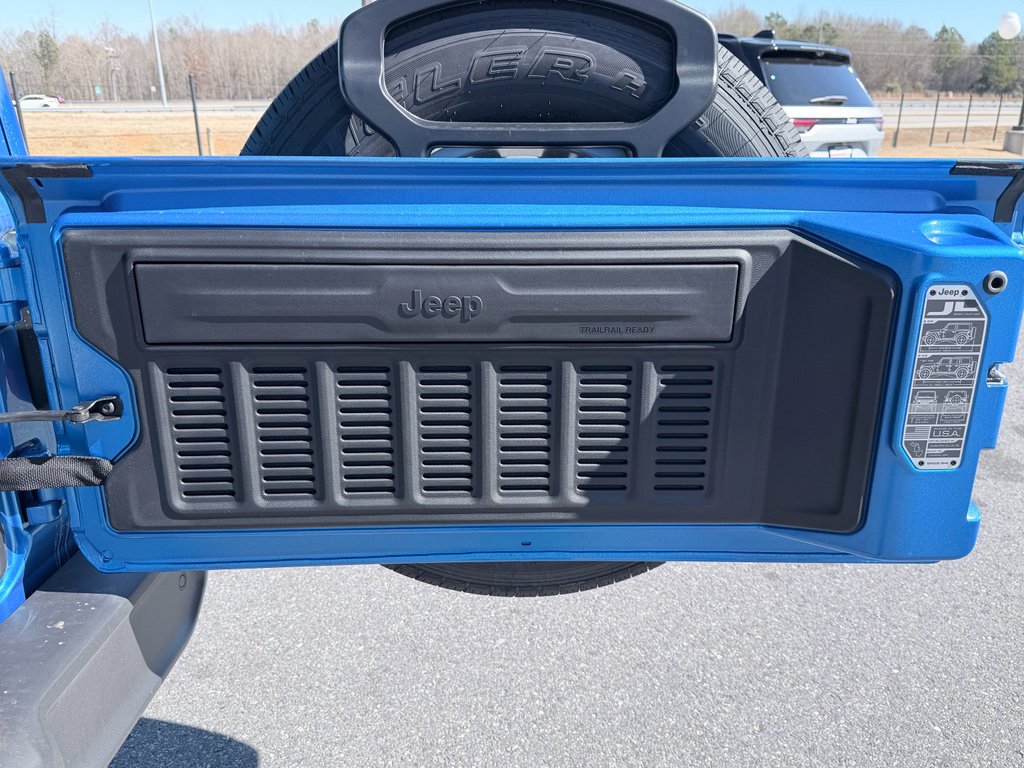 New 2026 Jeep Wrangler Unlimited Sahara AWD/4WD image 8