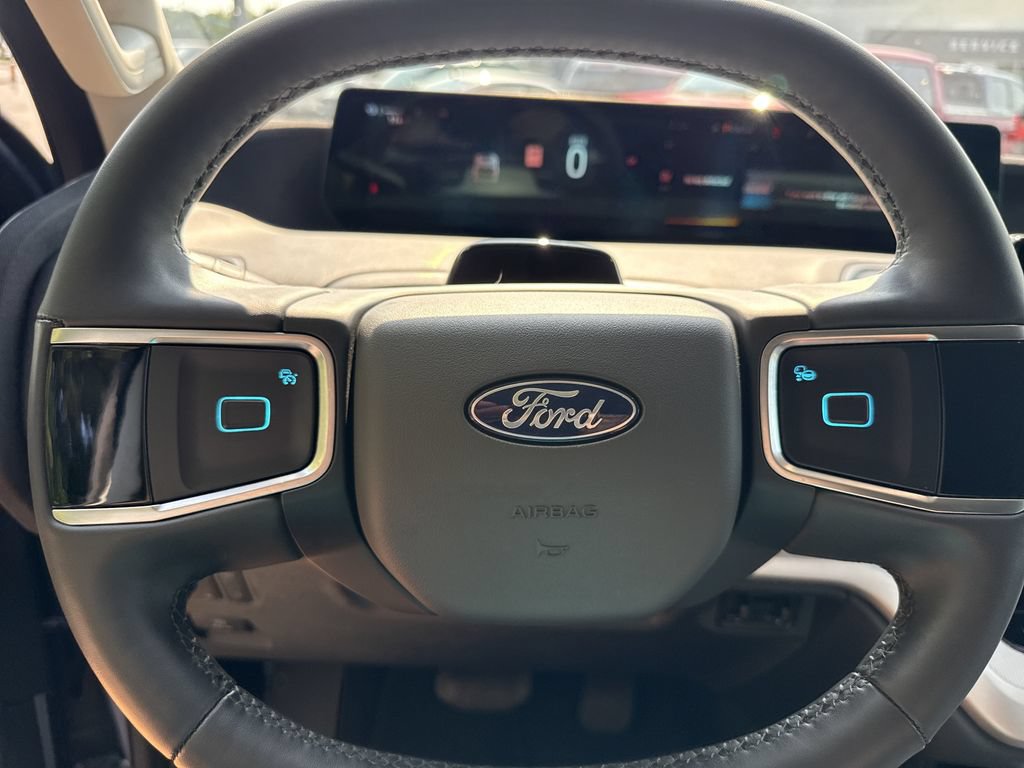 Used 2025 Ford Expedition Active AWD/4WD image 24