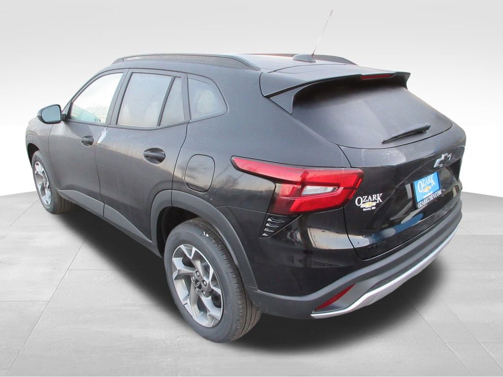 New 2026 Chevrolet Trax LT w/ LPO, Blackout Package FWD image 3