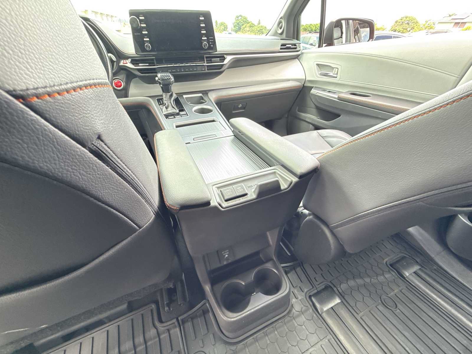 Used 2022 Toyota Sienna XSE AWD/4WD image 22