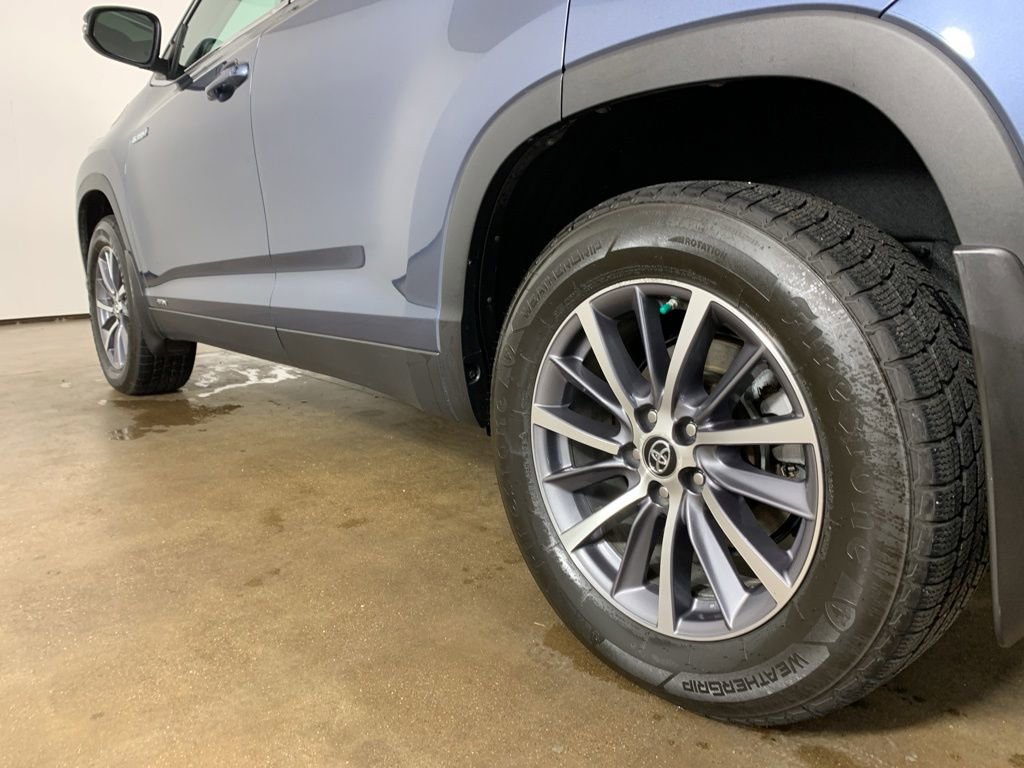 Used 2019 Toyota Highlander XLE AWD/4WD image 16
