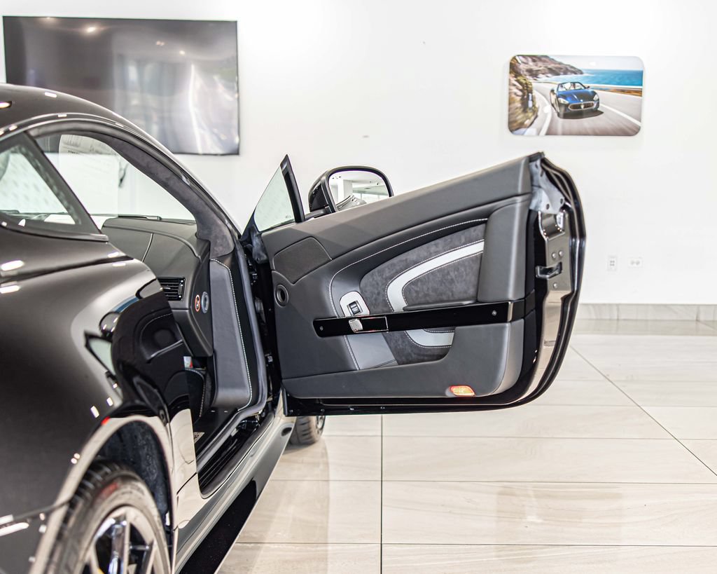 Used 2017 Aston Martin V12 Vantage S RWD image 30