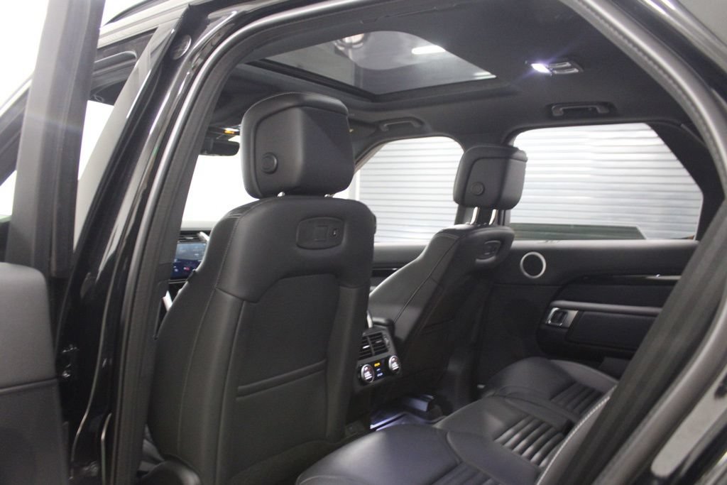 Used 2025 Land Rover Discovery S AWD/4WD image 29