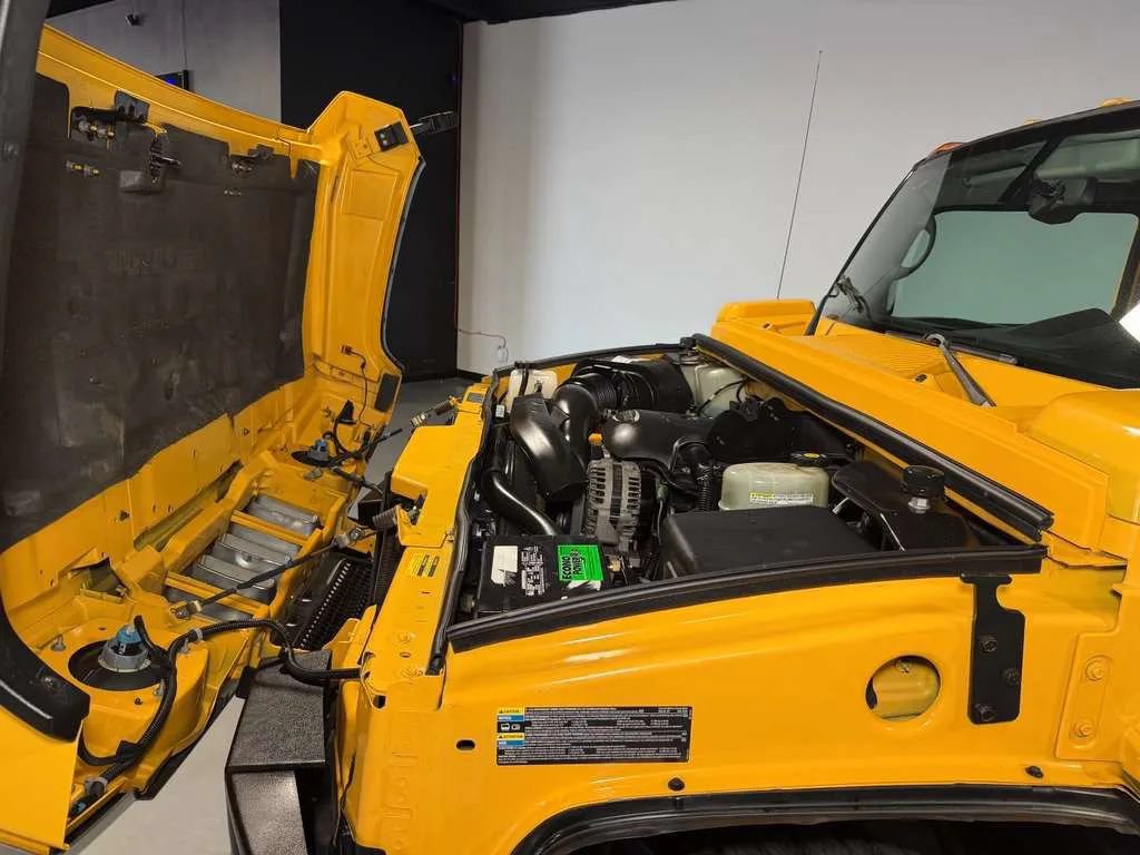 Used 2004 HUMMER H2 w/ Preferred Equipment Group AWD/4WD image 9
