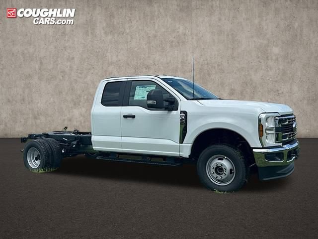 New 2025 Ford F350 XL w/ XL Chrome Package image 2