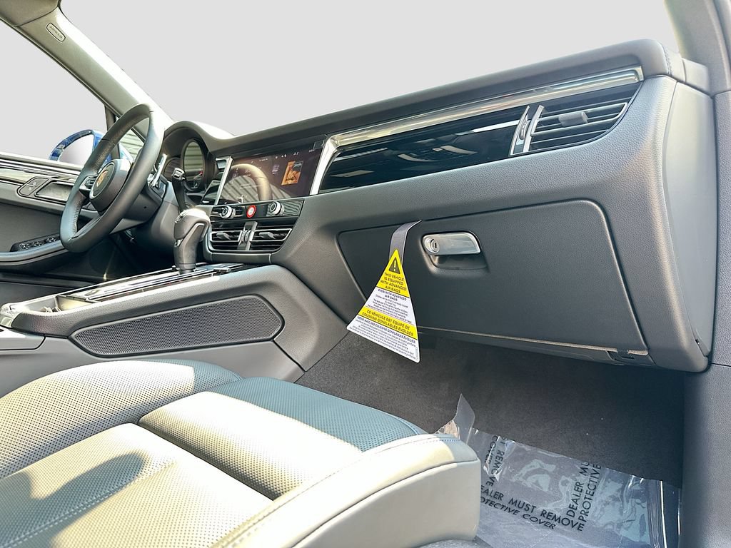 New 2026 Porsche Macan AWD/4WD image 31