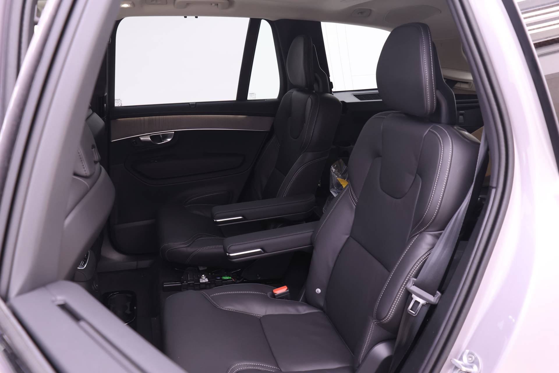 New 2026 Volvo XC90 T8 Ultra w/ Protection Package Premier AWD/4WD image 12