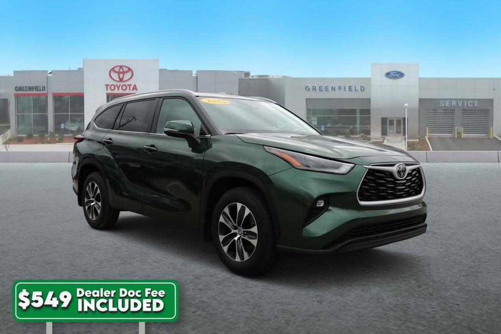 Used 2025 Toyota Highlander XLE AWD/4WD image 1