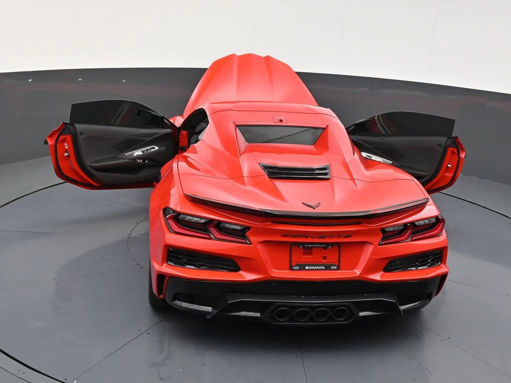 Used 2025 Chevrolet Corvette Z06 image 32