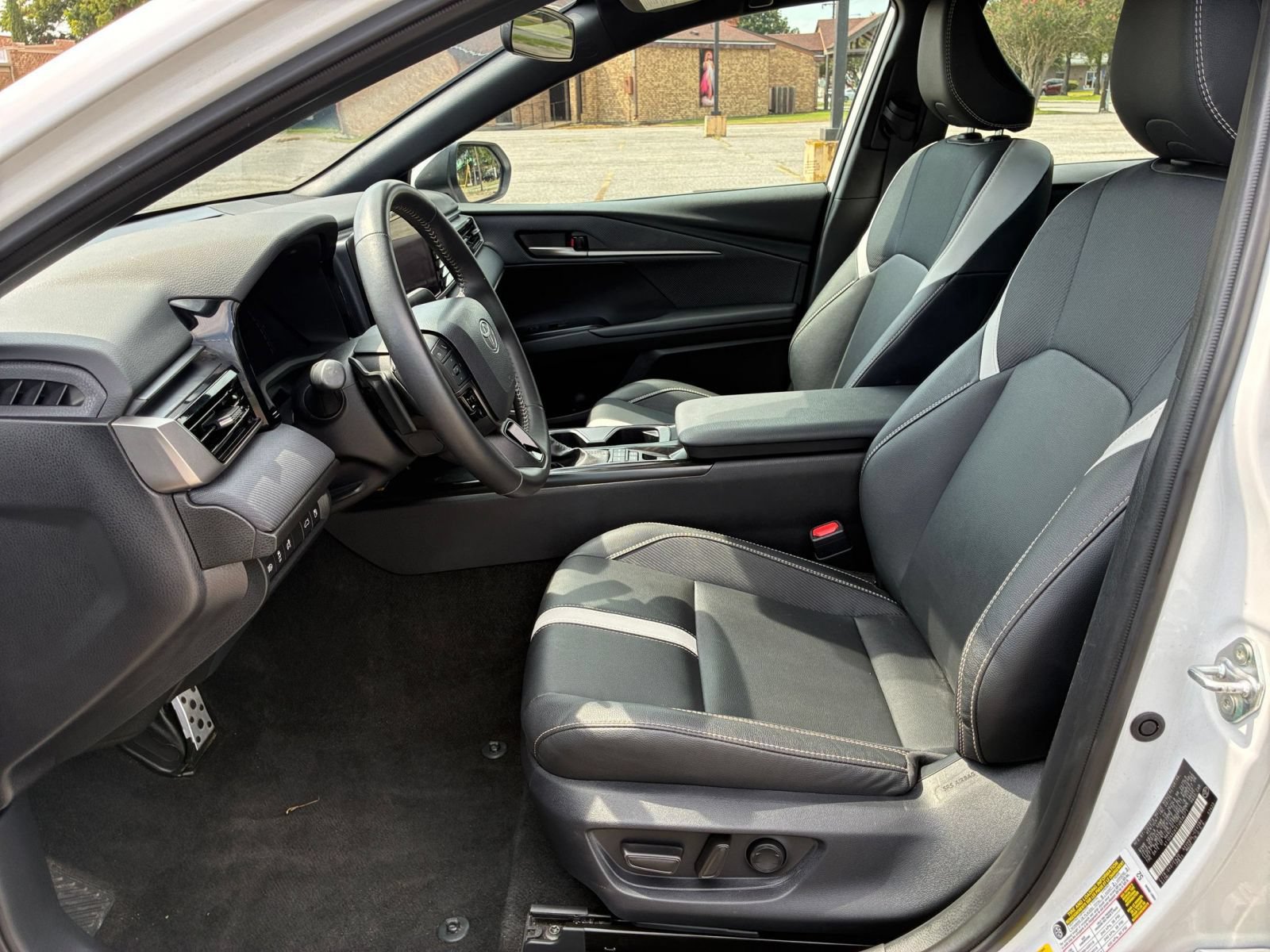 Used 2026 Toyota Camry SE FWD image 22