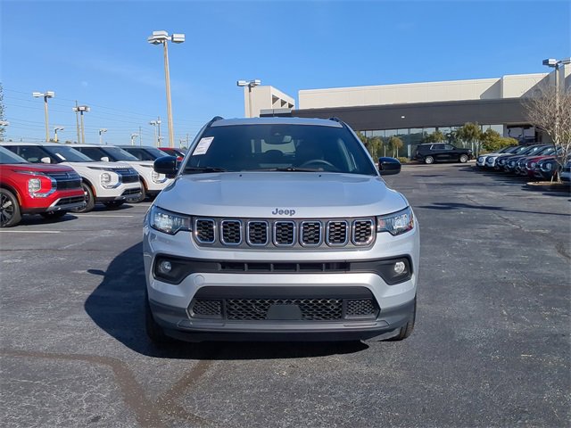 Used 2024 Jeep Compass Latitude image 3