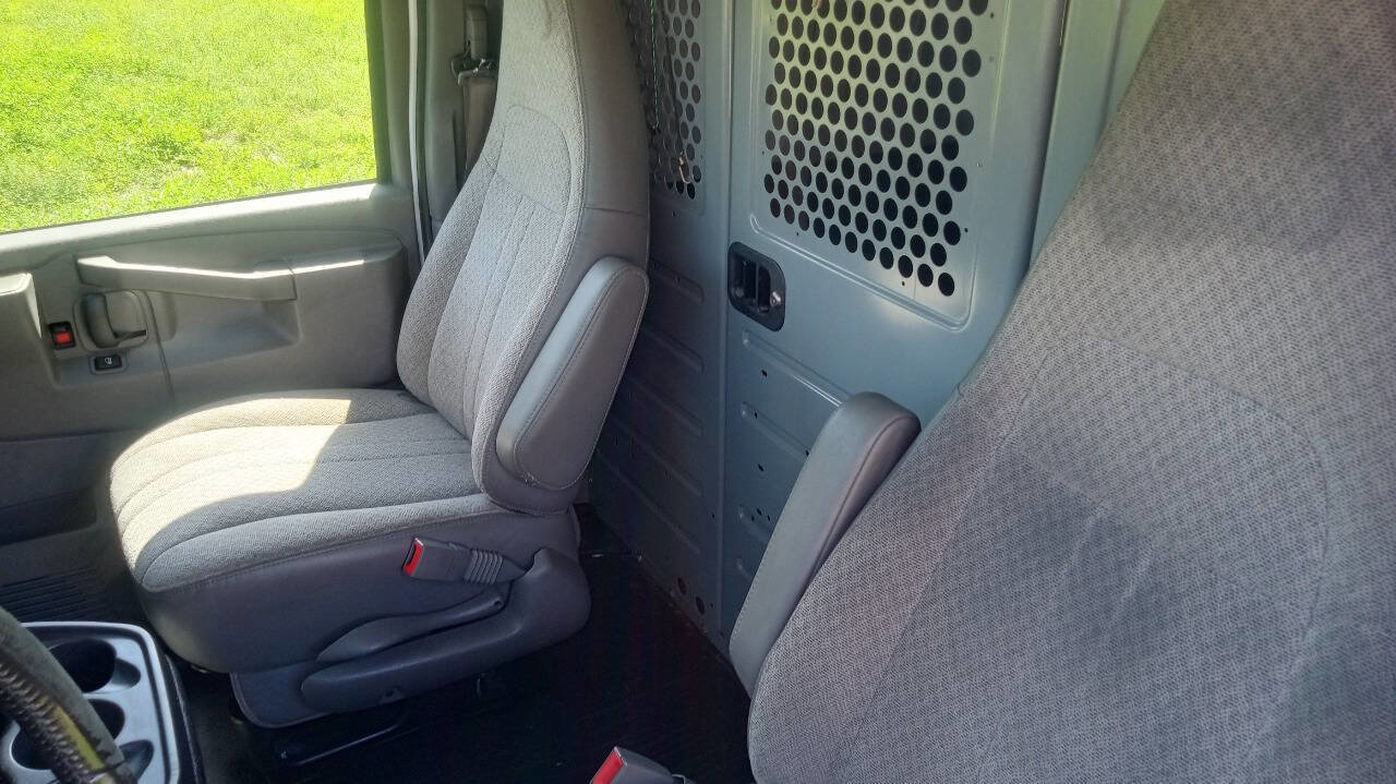 Used 2018 Chevrolet Express 2500 w/ Driver Convenience Package image 12