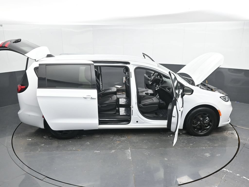Used 2024 Chrysler Pacifica Limited FWD image 56