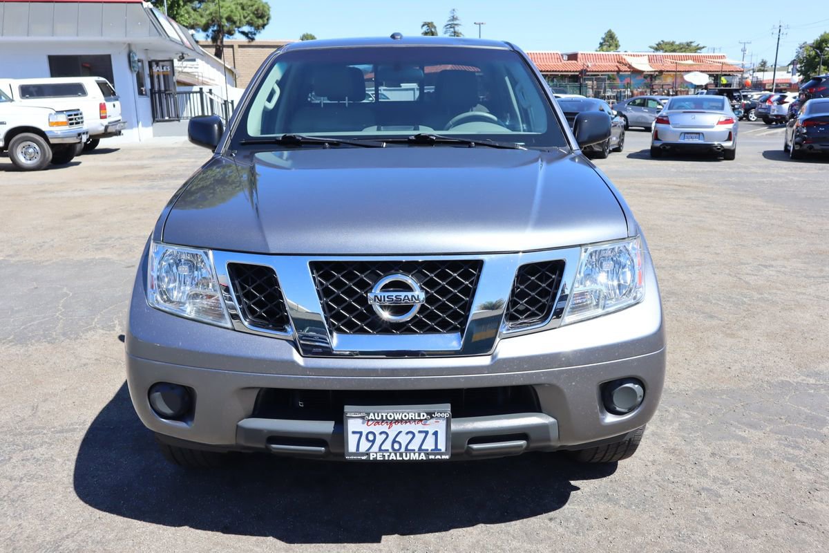 Used 2016 Nissan Frontier SV image 2