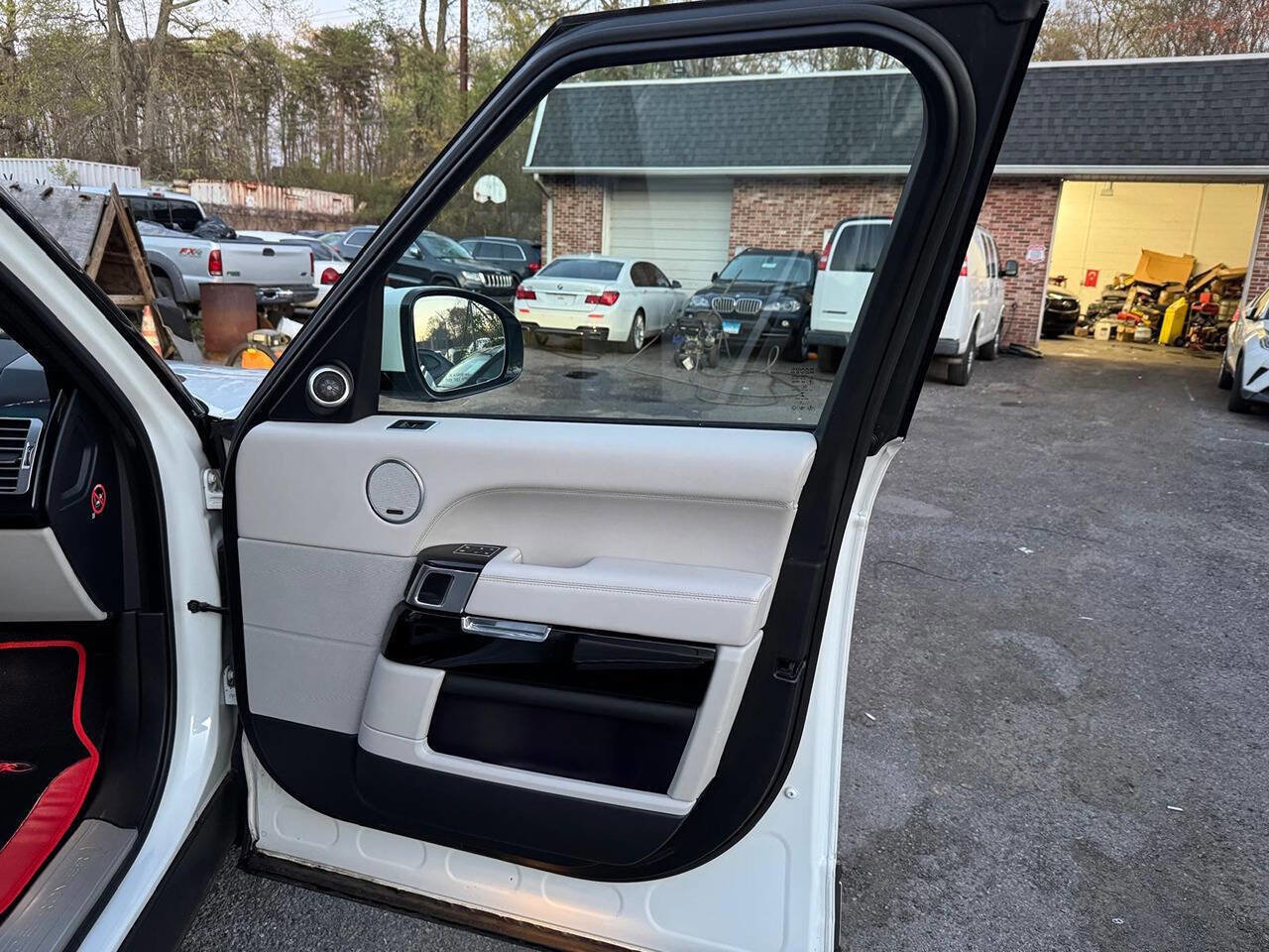 Used 2016 Land Rover Range Rover HSE image 22