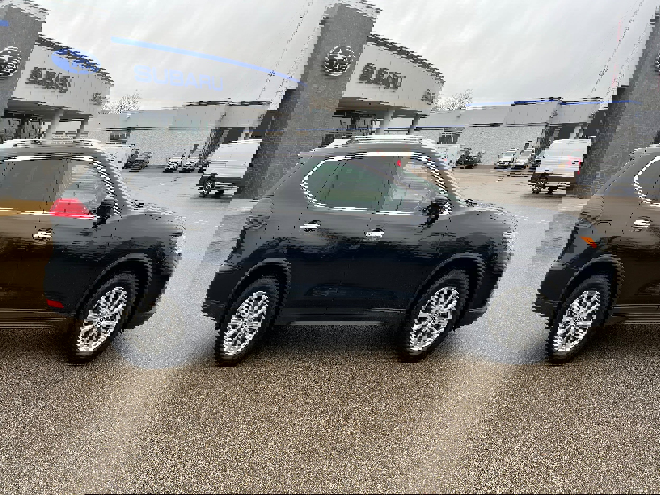 Used 2017 Nissan Rogue SV w/ SV Premium Package image 8