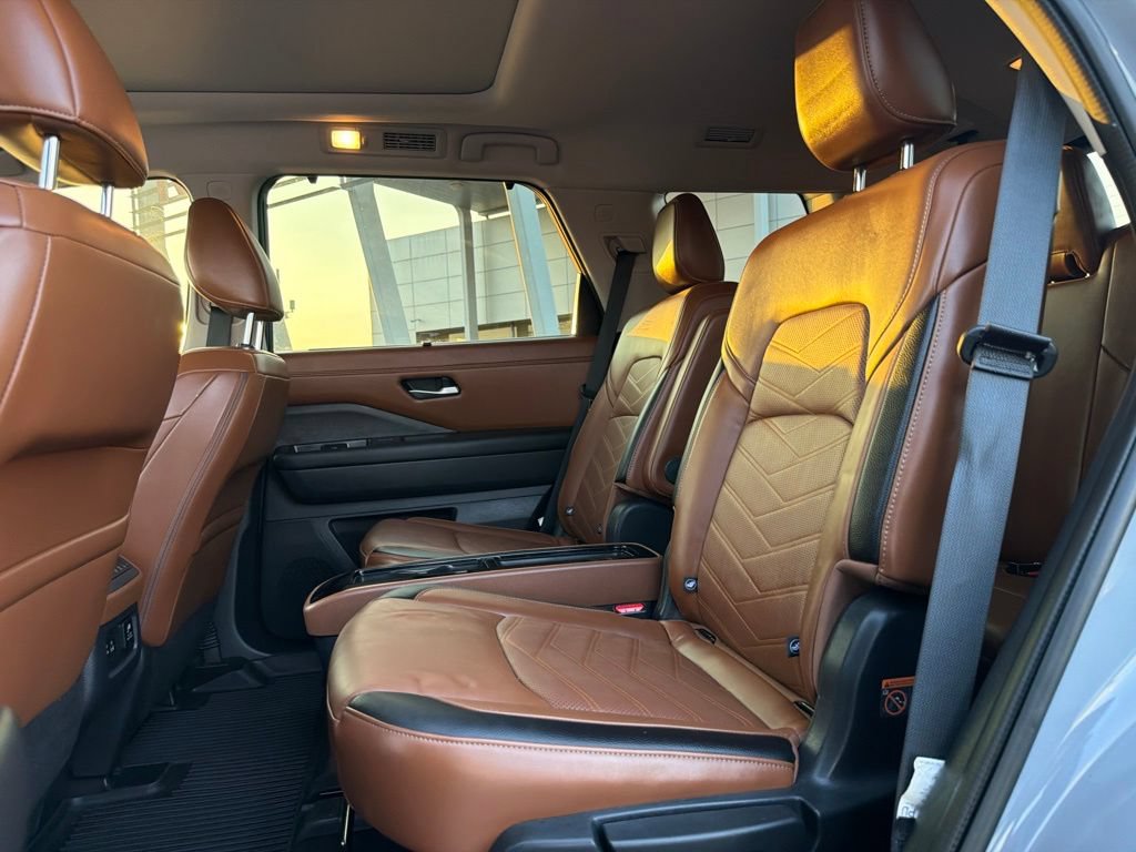 Used 2024 Nissan Pathfinder Platinum AWD/4WD image 15