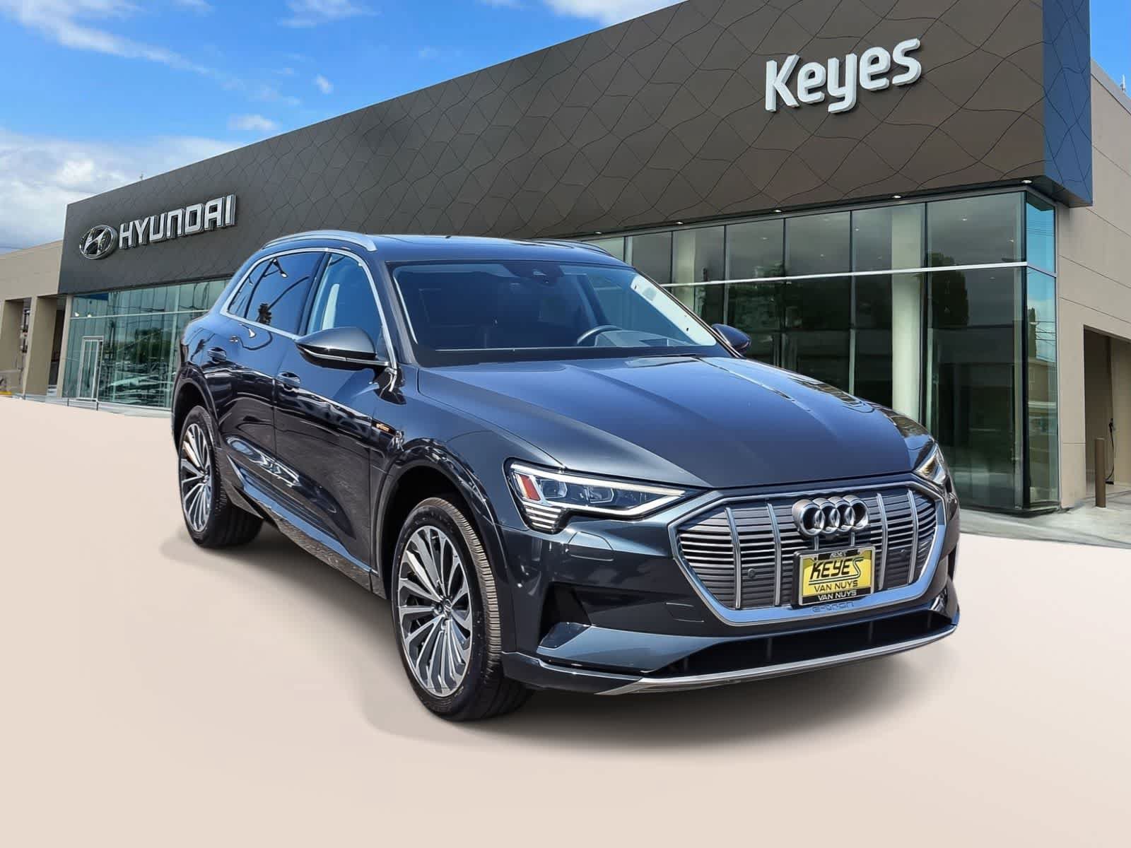 Used 2019 Audi e-tron Prestige w/ Prestige Package AWD/4WD image 3