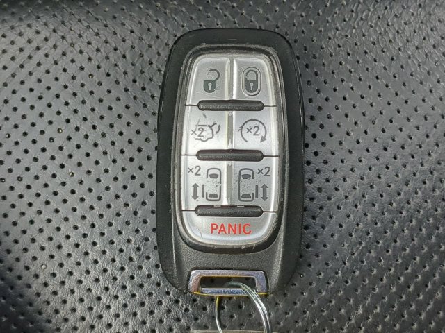 Used 2025 Chrysler Pacifica Limited FWD image 38