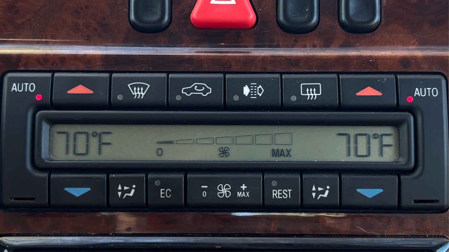 Used 2000 Mercedes-Benz E 320 Sedan image 26