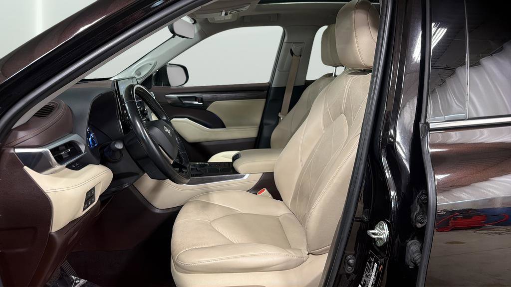 Used 2020 Toyota Highlander Platinum AWD/4WD image 23