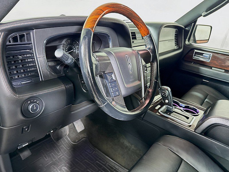 Used 2016 Lincoln Navigator Reserve AWD/4WD image 9
