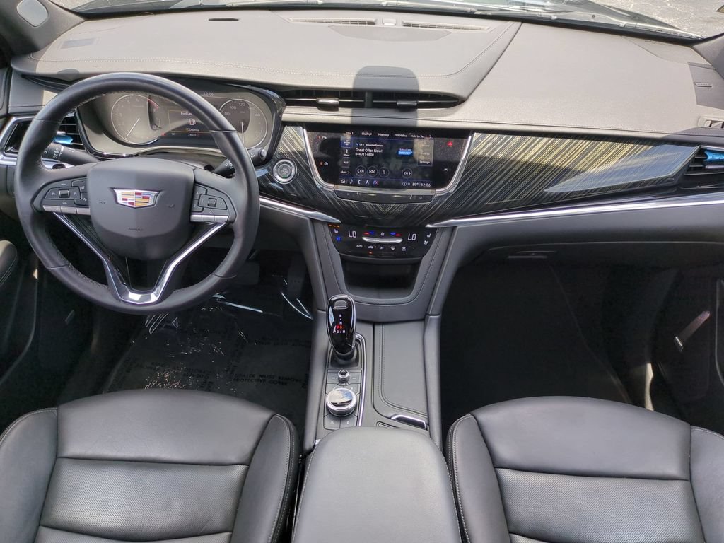 Used 2025 Cadillac XT6 Premium Luxury FWD image 18
