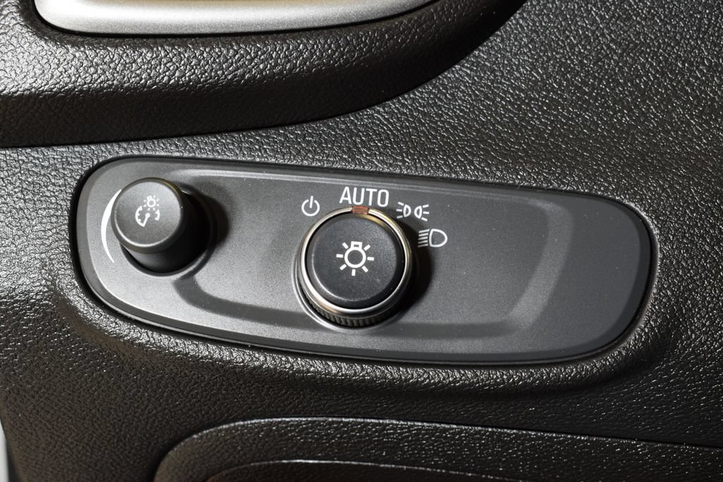 Used 2020 Chevrolet Trax LT FWD image 16