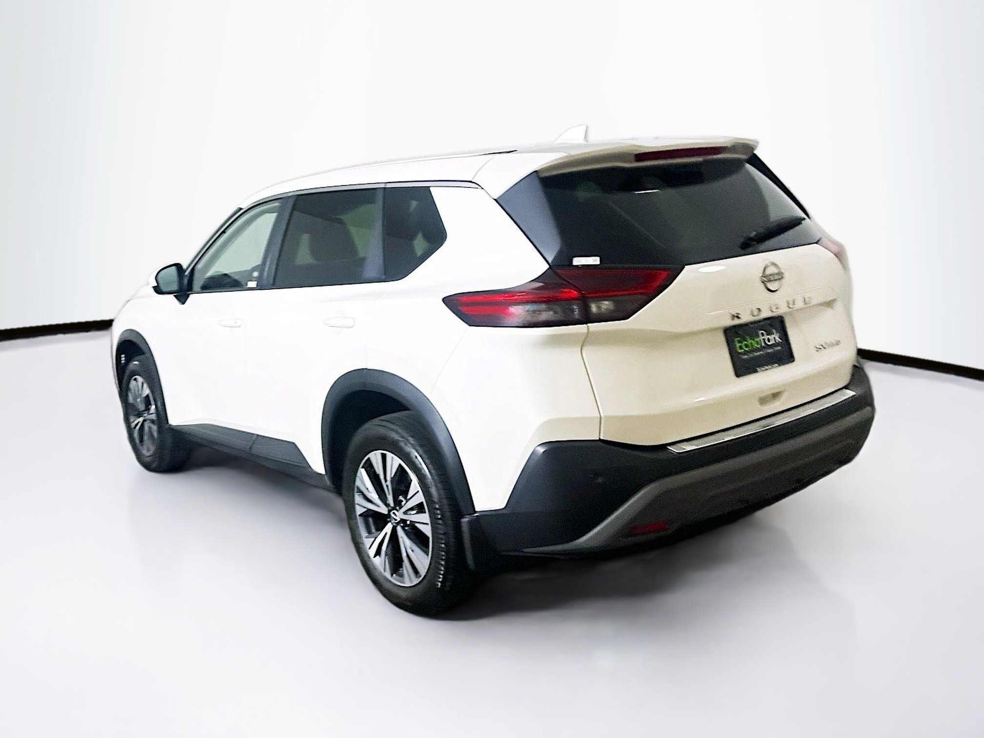 Used 2023 Nissan Rogue SV image 5