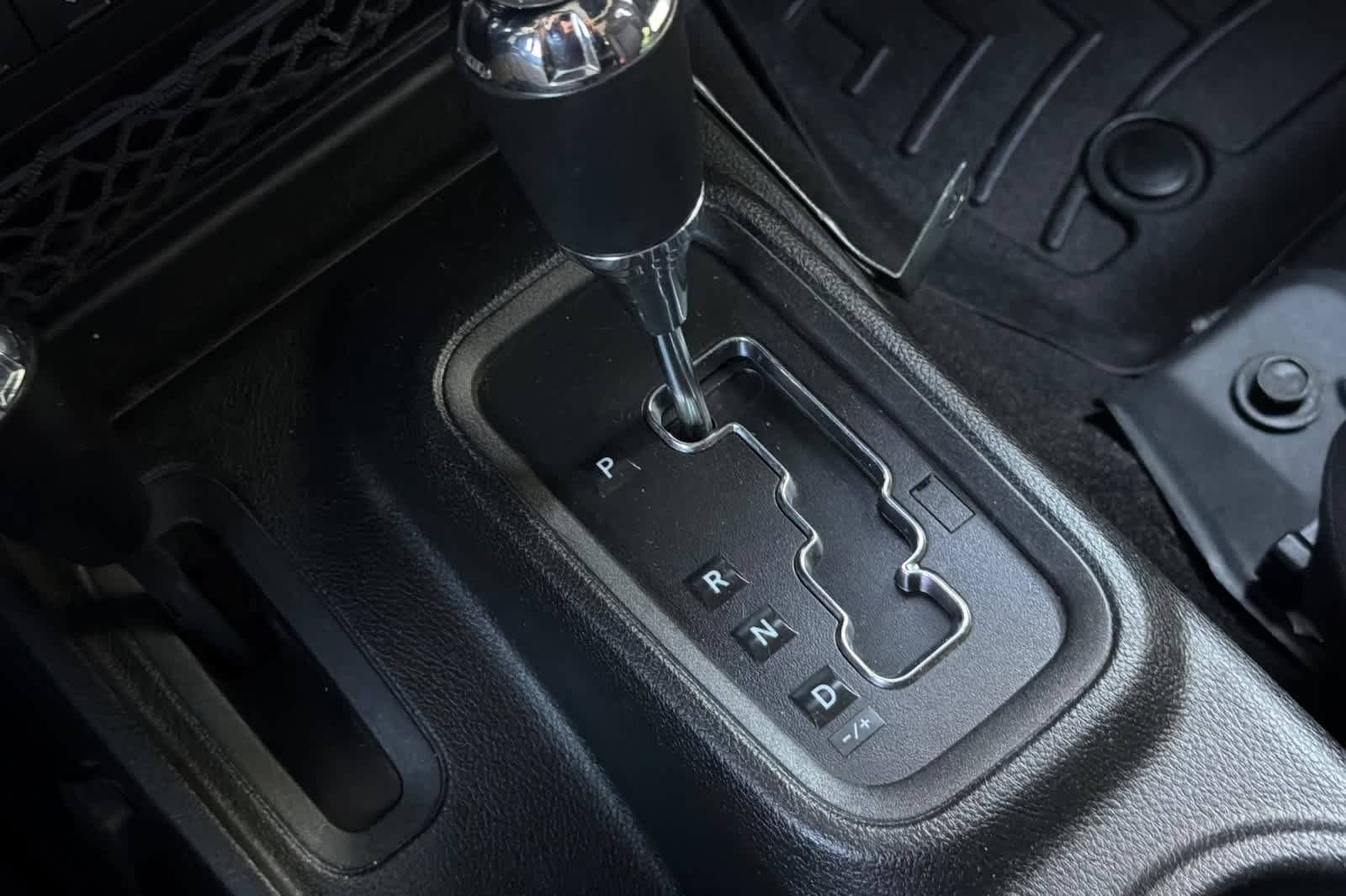 Used 2016 Jeep Wrangler Unlimited Sahara w/ Connectivity Group AWD/4WD image 23