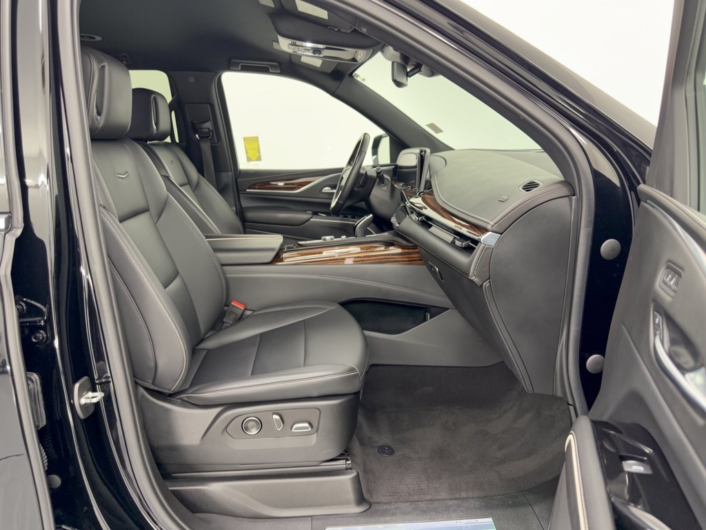 Used 2022 Cadillac Escalade Luxury AWD/4WD image 30