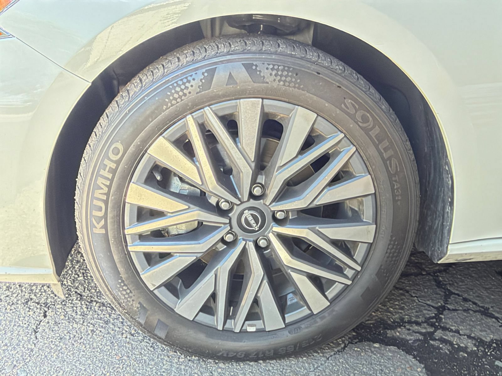Used 2025 Nissan Altima 2.5 SV FWD image 25