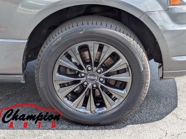 Used 2017 Lincoln Navigator Select RWD image 12