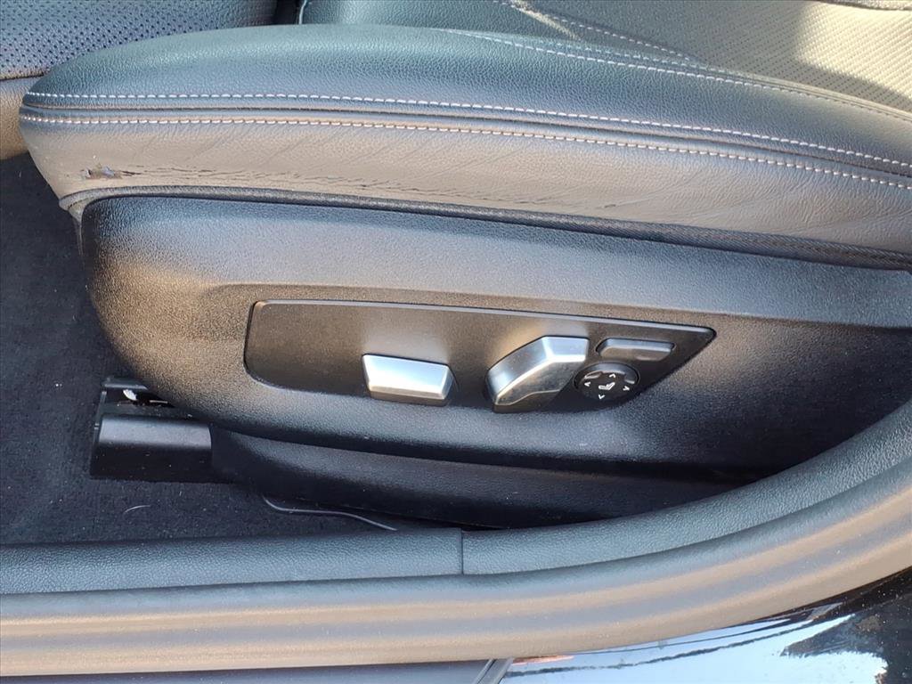 Used 2023 BMW 530e xDrive w/ Convenience Package image 25