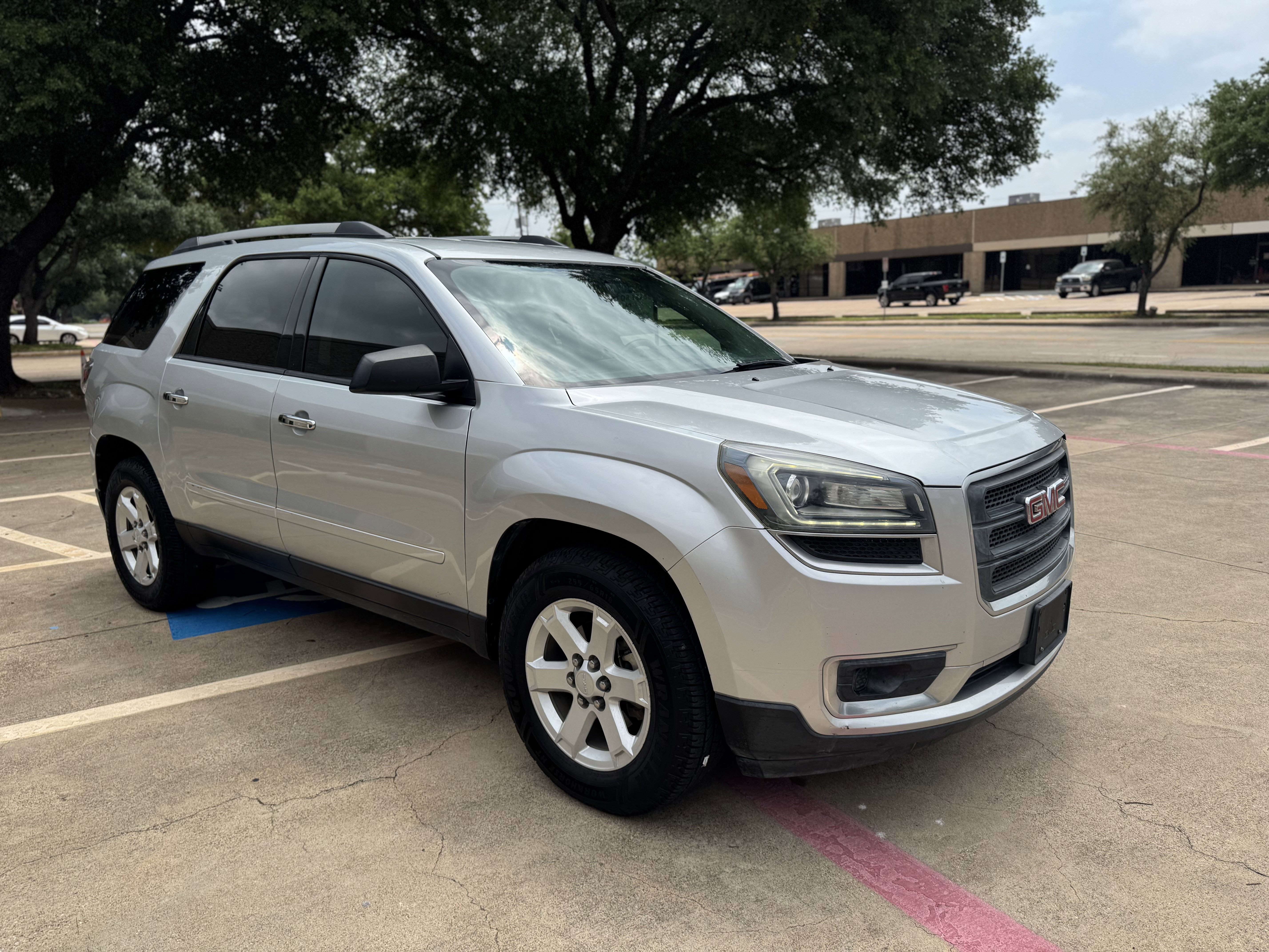 Used 2015 GMC Acadia SLE FWD image 8