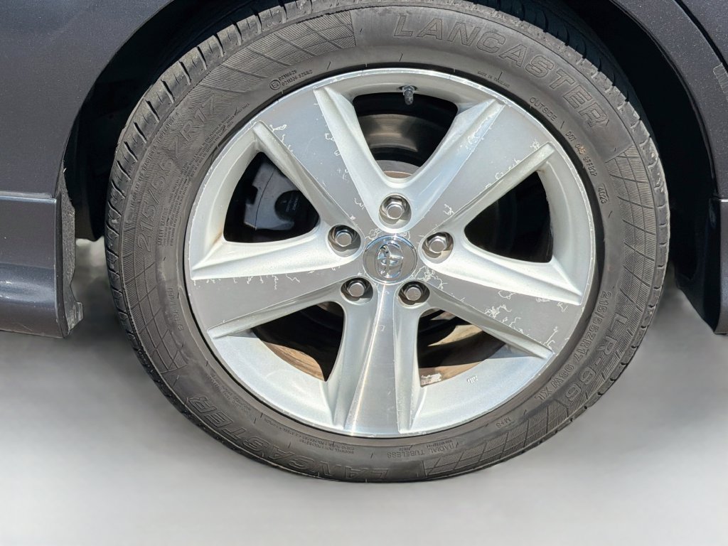Used 2011 Toyota Camry SE w/ SE Extra-Value Pkg #1 FWD image 9