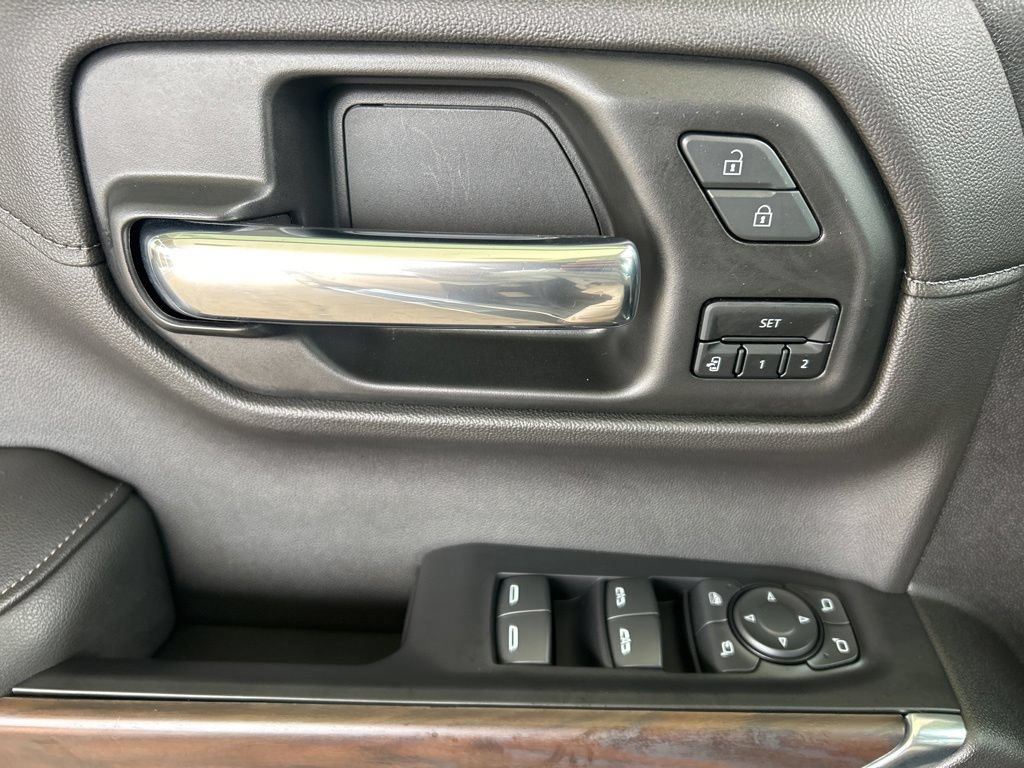 Used 2020 GMC Sierra 1500 SLT RWD image 25