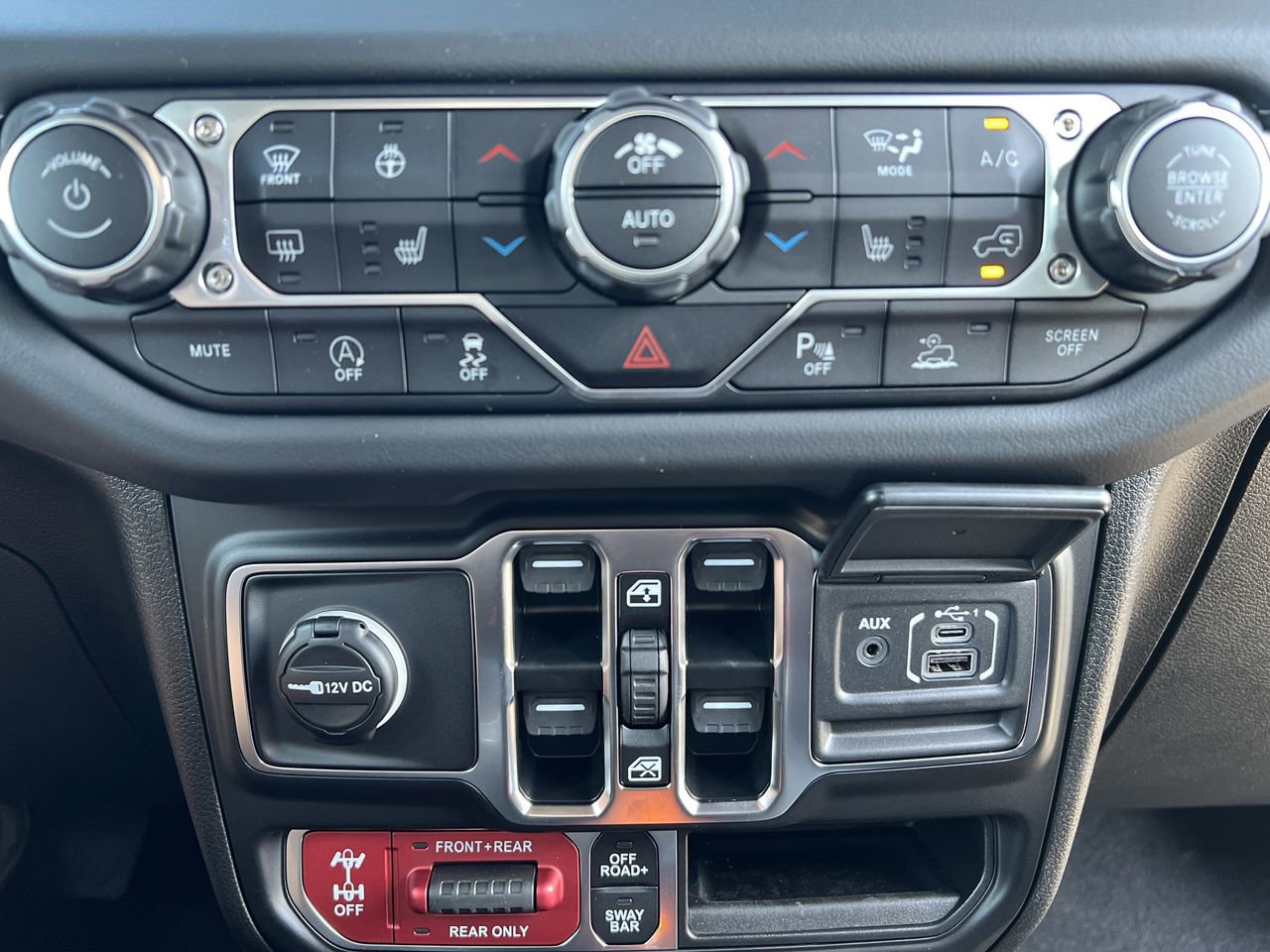 Used 2025 Jeep Wrangler Unlimited Rubicon image 6