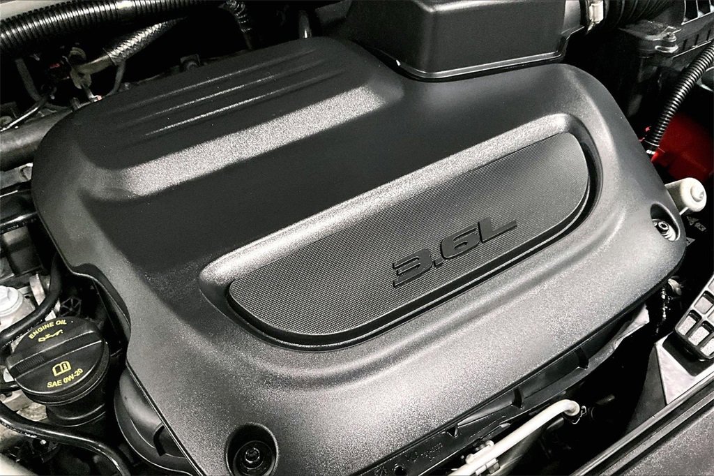 Used 2024 Chrysler Pacifica Touring-L image 32