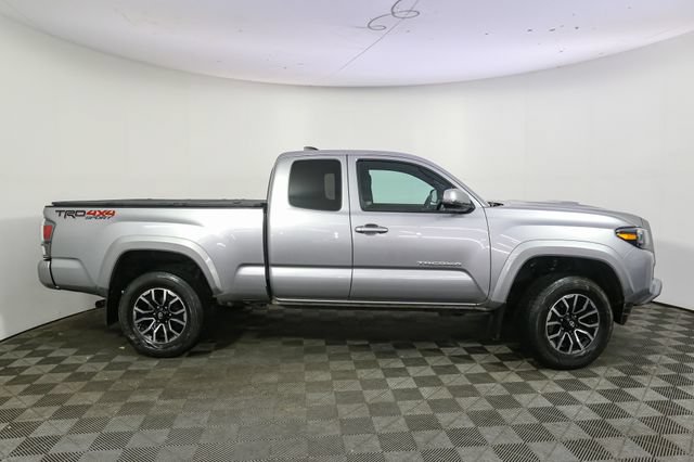 Used 2021 Toyota Tacoma TRD Sport w/ TRD Premium Sport Package AWD/4WD image 13
