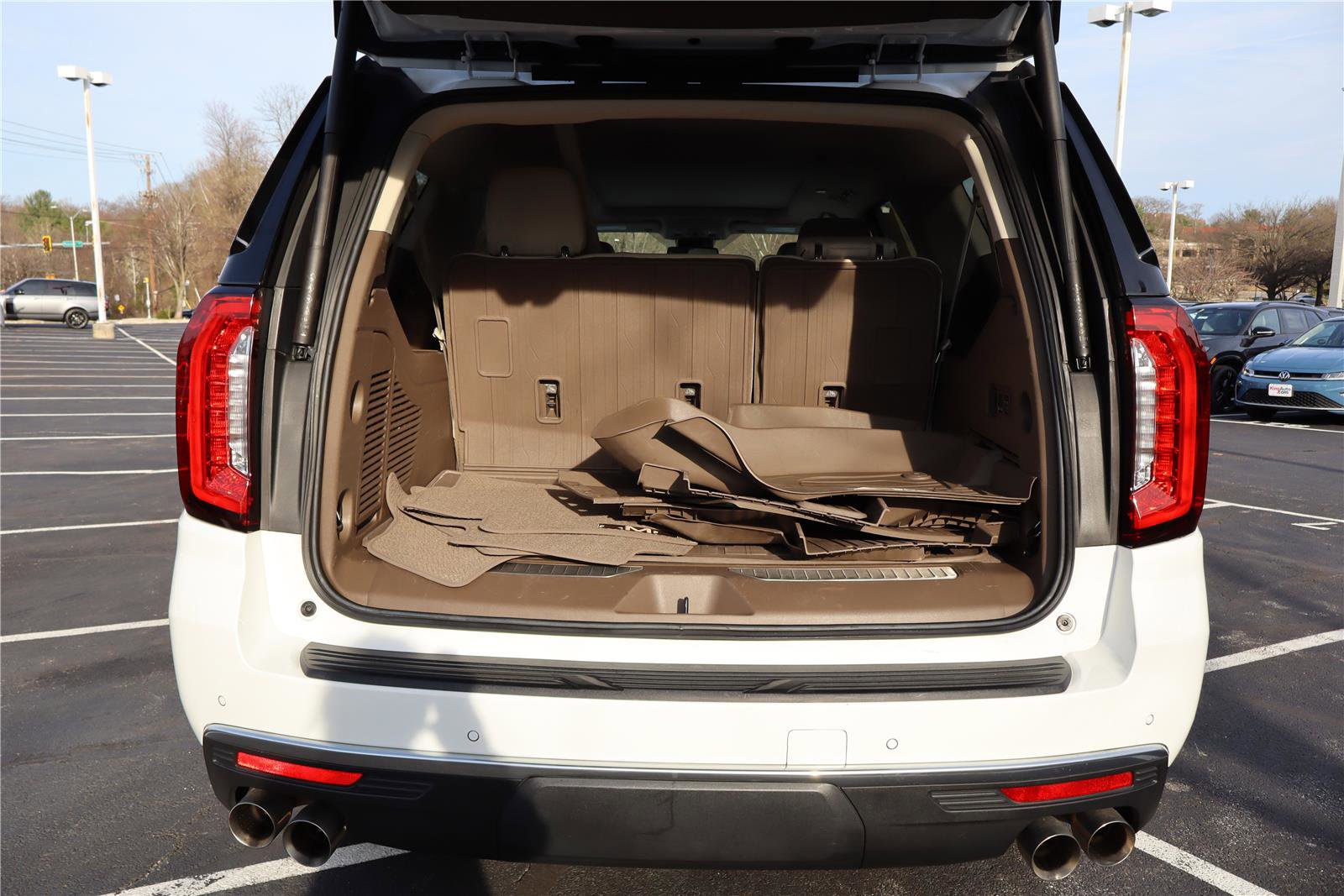Used 2023 GMC Yukon XL Denali image 5