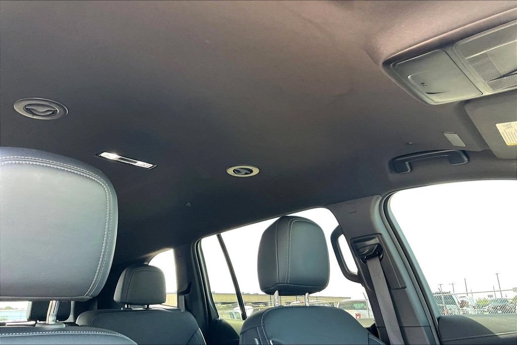 Used 2025 Buick Enclave Preferred FWD image 28